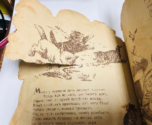 Маленькие школьники