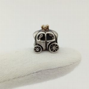 Серебряный шарм "Королевская карета". PANDORA