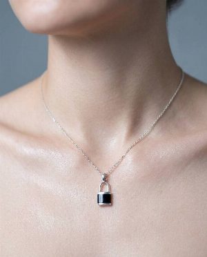 Серебряное колье "Замок"