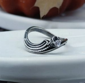 Серебряное кольцо оригинальной формы. СССР