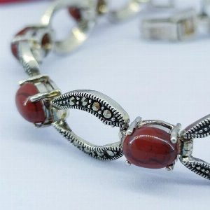 Серебряный браслет с яшмой и марказитами 