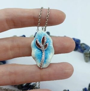 Серебряная подвеска с бело-голубой эмалью и фианитами