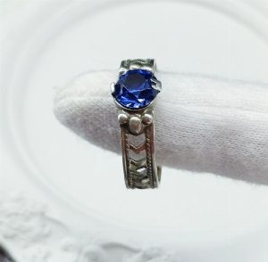 Винтажное серебряное кольцо с ярким синим фианитом. СССР