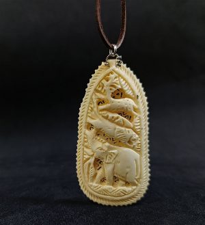 Этническое украшение из кости