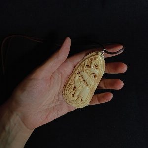 Этническое украшение из кости