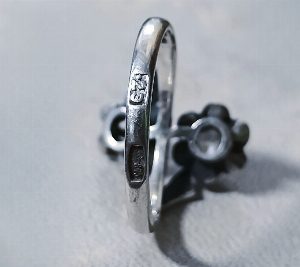 Серебряное винтажное кольцо с яркими фианитами. СССР
