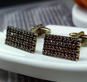 Серебряные запонки с природными чешскими гранатами (пиропами)