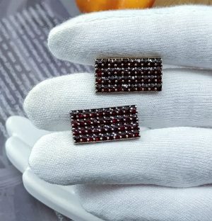 Серебряные запонки с природными чешскими гранатами (пиропами)