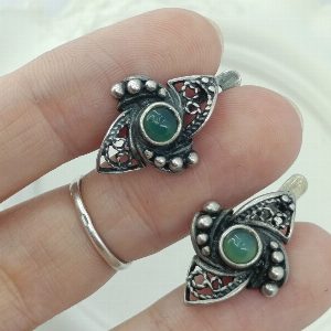 Винтажные серебряные серьги с хризопразами. Скань