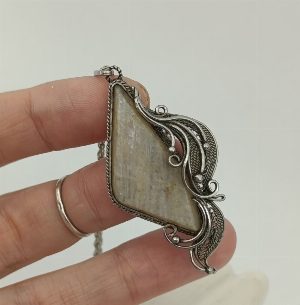 Винтажная подвеска с лабрадоритом. Скань. Мельхиор