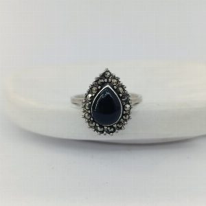 Серебряное  кольцо с агатом и марказитами