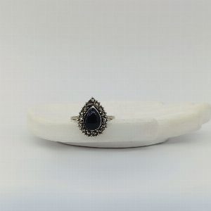 Серебряное  кольцо с агатом и марказитами